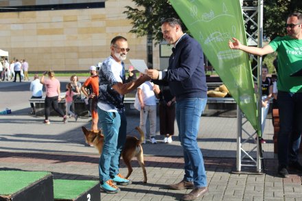 Dekoracja zawodów w Dogtrekkingu